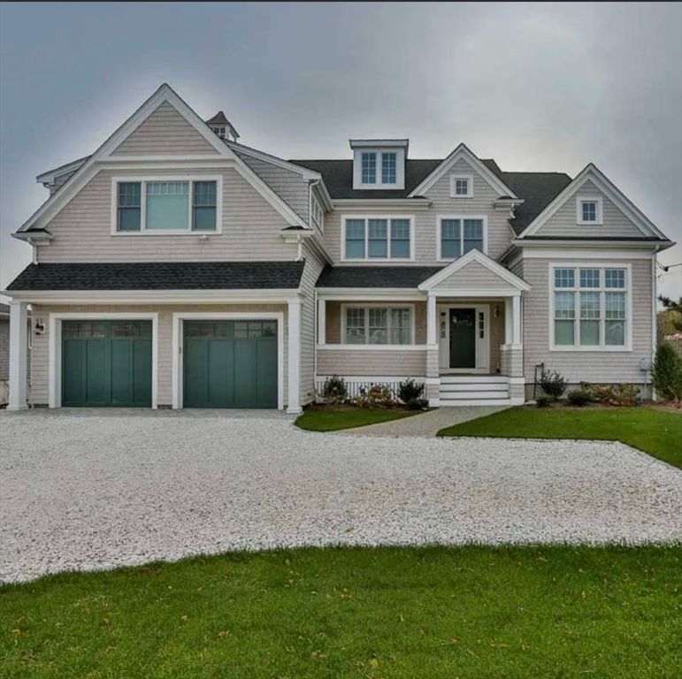 Attached, Exterior, Facade, Farmhouse