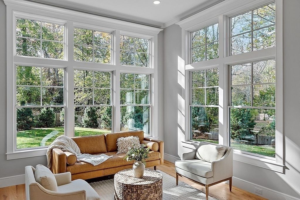Interior, Living room, Recessed Lighting, Sun Room, Wood Texture Flooring