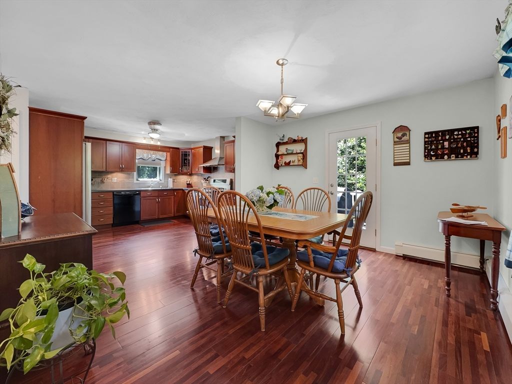 Chandelier, Dining room, Interior, Kitchen, Wood Texture Flooring