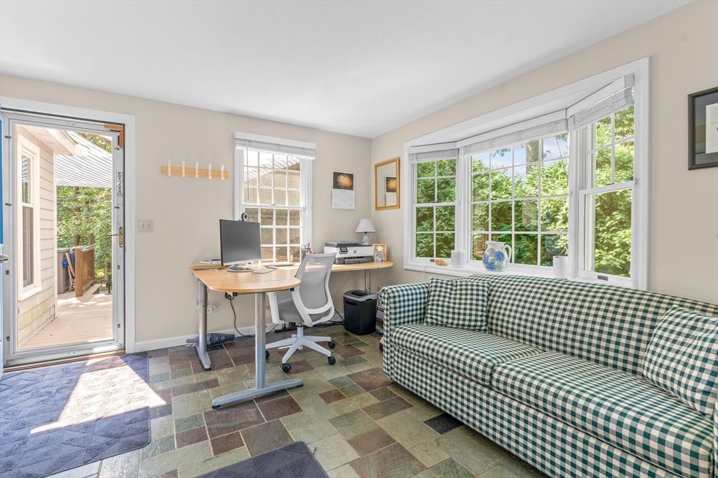 Home Office, Interior