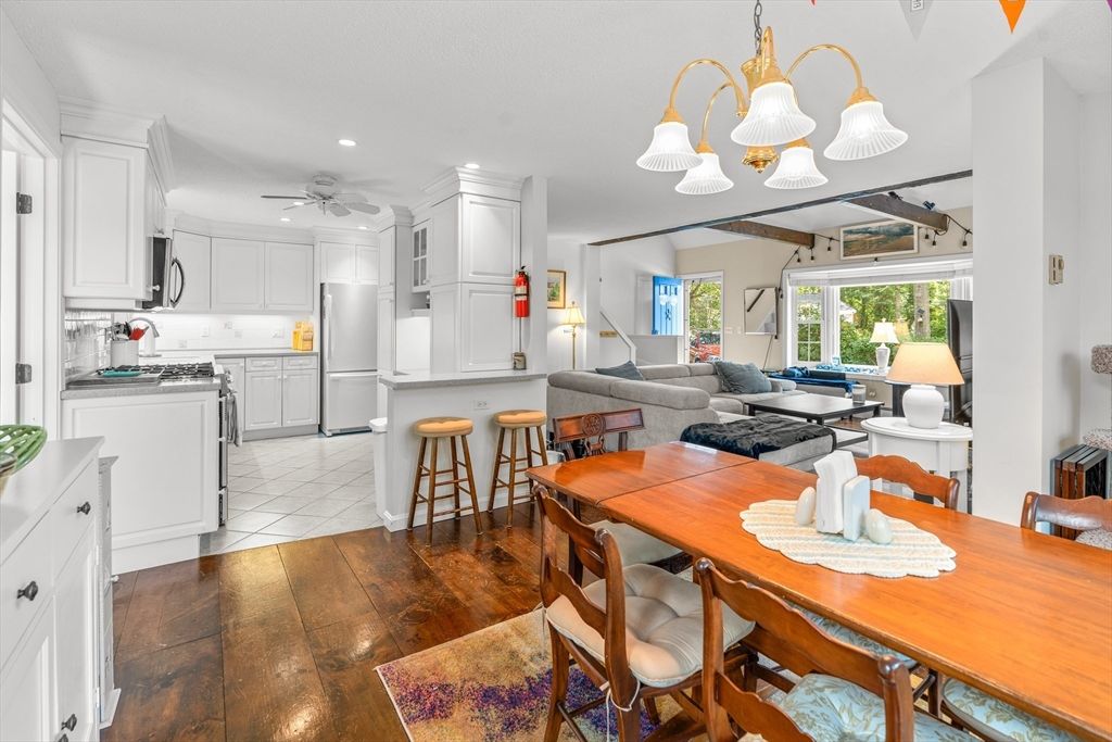 Chandelier, Dining room, Interior, Kitchen, Living room, Recessed Lighting, Wood Texture Flooring