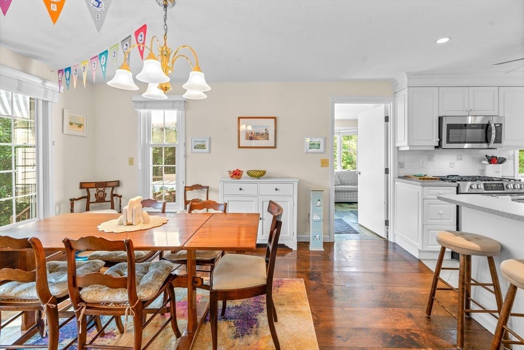 Chandelier, Dining room, Interior, Kitchen, Recessed Lighting, Stainless Steel Appliances, Wood Texture Flooring