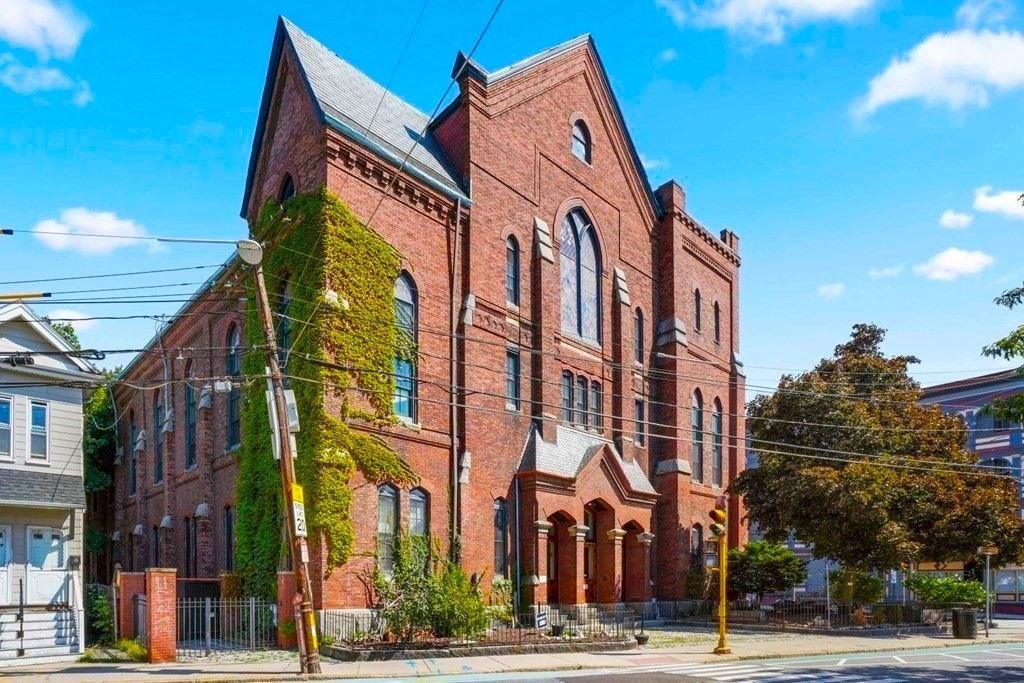 Exterior, Facade, Brick Facade, Rowhouse