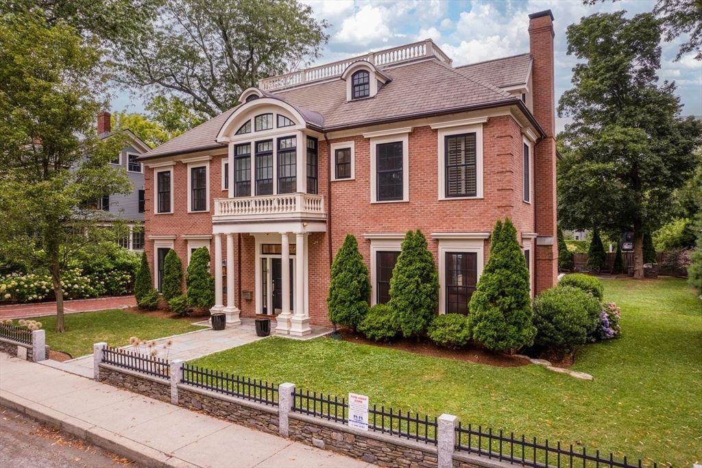 Exterior, Facade, Brick Facade, Georgian