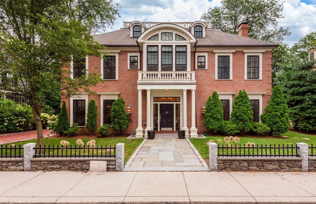Exterior, Facade, Brick Facade, Georgian