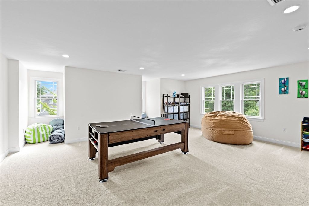 Game Room, Interior, Recessed Lighting