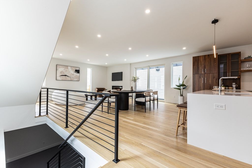 Dining room, Interior, Kitchen, Pendant Lights, Recessed Lighting, Wood Texture Flooring