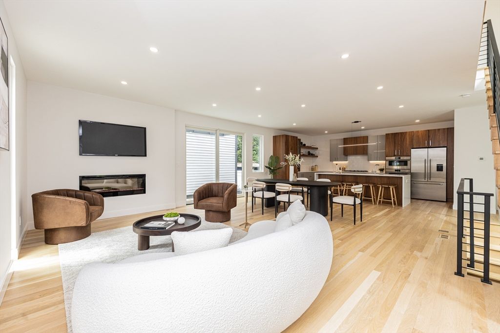 Dining room, Interior, Kitchen, Living room, Pendant Lights, Recessed Lighting, Stainless Steel Appliances, Wood Texture Flooring