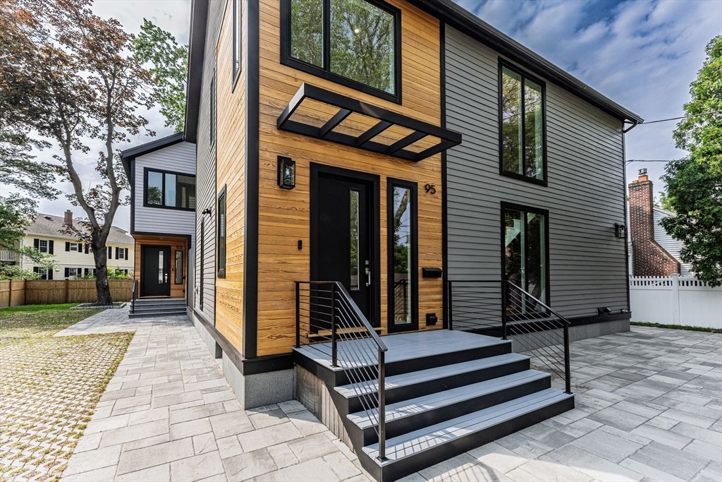 Exterior, Facade, Rowhouse