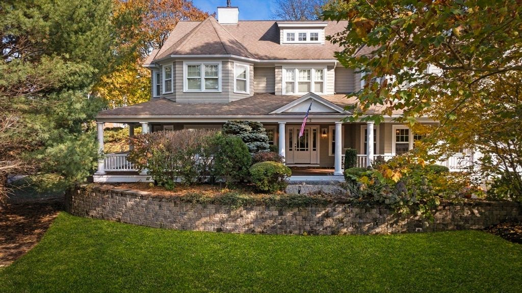 Exterior, Facade, Queen Anne Victorian