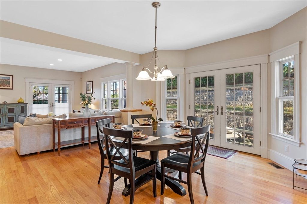 Dining room, Interior, Living room, Pendant Lights, Recessed Lighting, Wood Texture Flooring