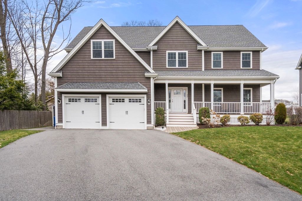 Attached, Exterior, Facade, Farmhouse