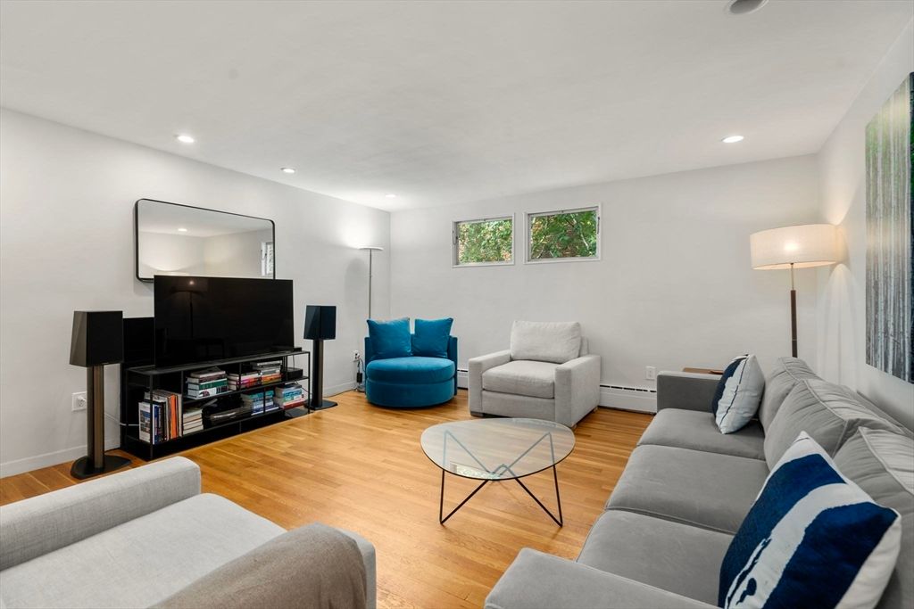 Interior, Living room, Recessed Lighting, Wood Texture Flooring