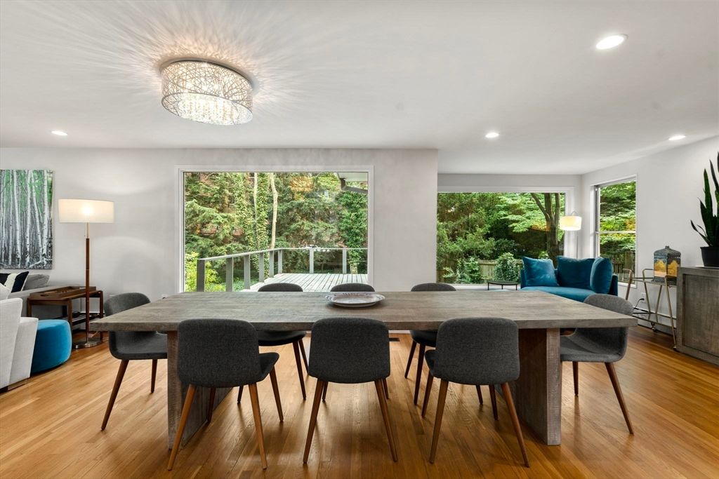 Chandelier, Dining room, Interior, Recessed Lighting, Wood Texture Flooring