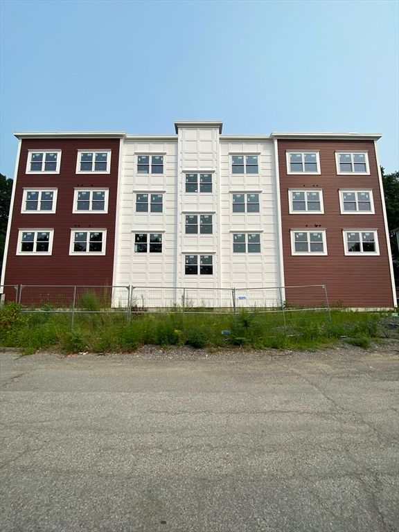 Exterior, Facade, Condo Building
