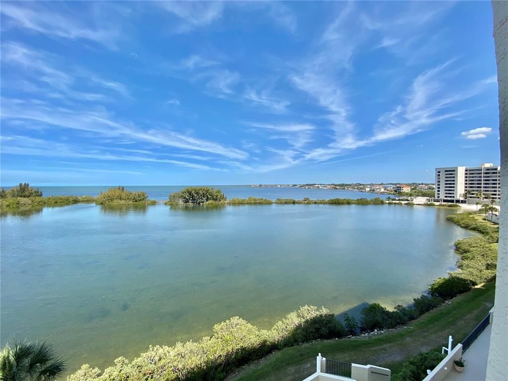 Exterior, Lake