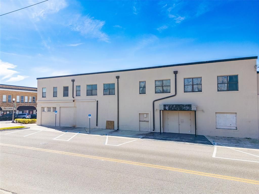 Attached, Exterior, Facade, Rowhouse