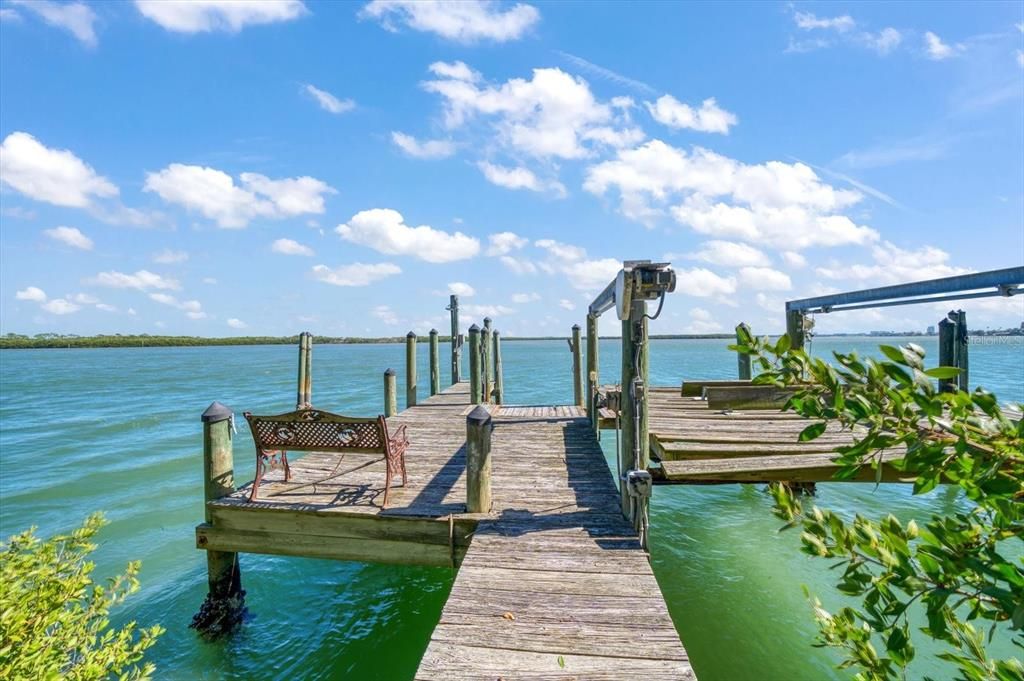 Exterior, Lake