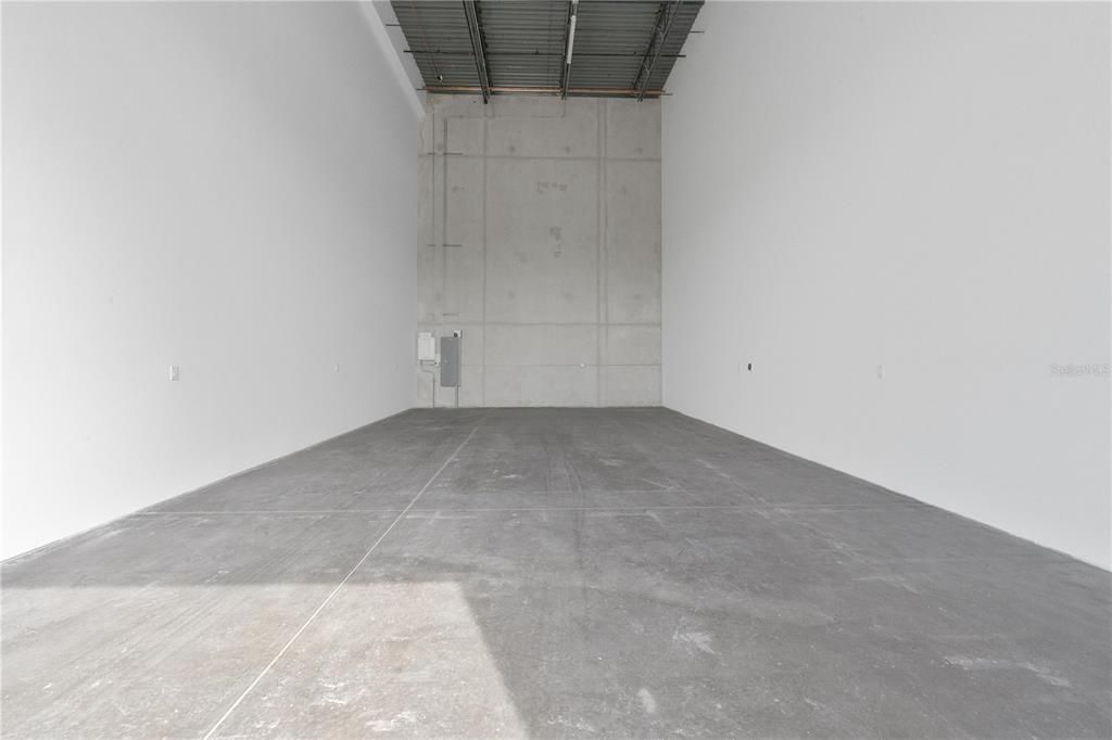Empty room, Interior