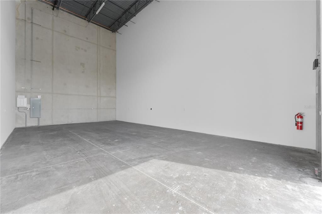 Empty room, Interior