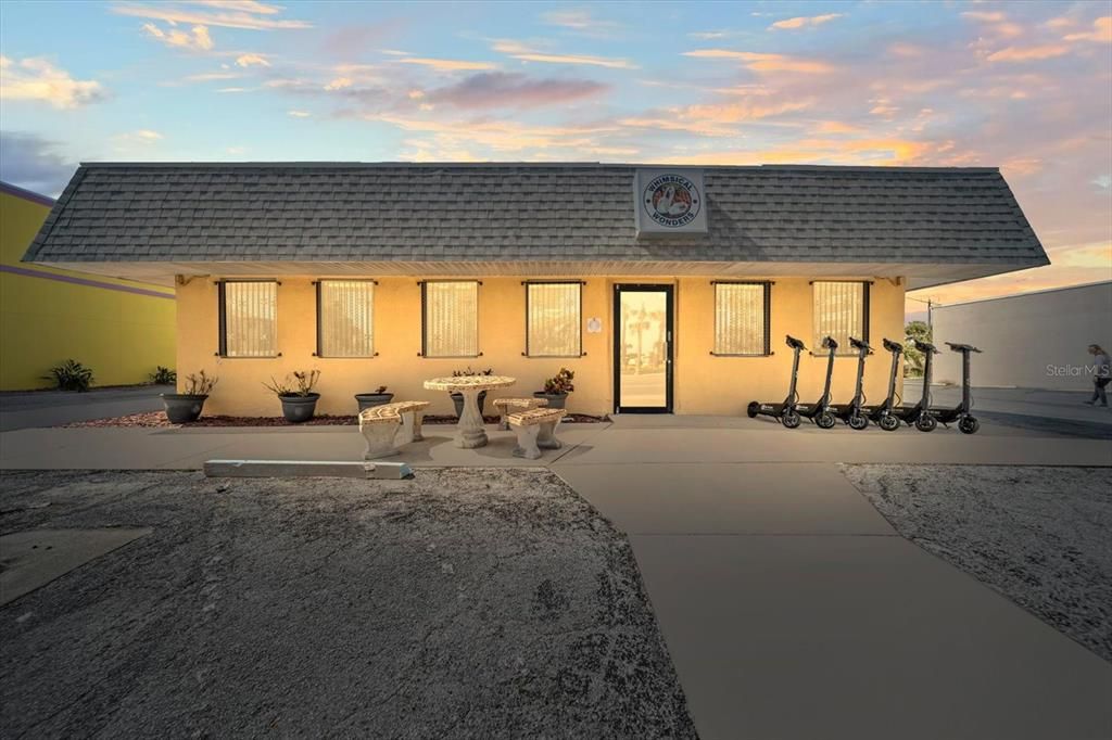 Exterior, Facade, Fitness Equipment, None