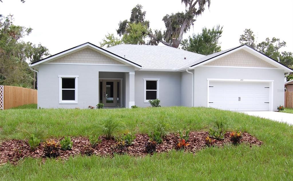 Attached, Exterior, Facade, Ranch