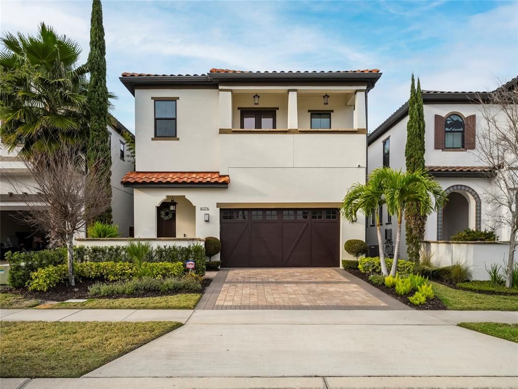 Attached, Exterior, Facade, Mediterranean