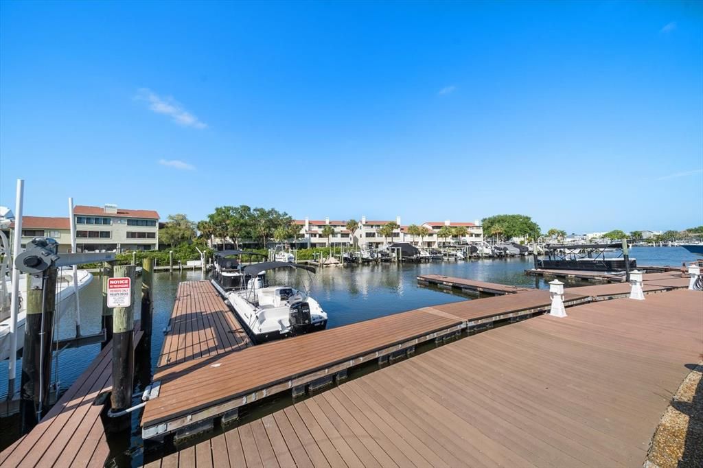 Exterior, Lake