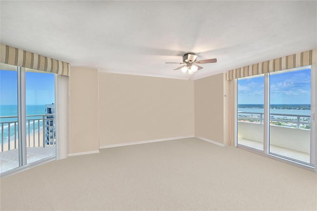 Empty room, Interior, Water