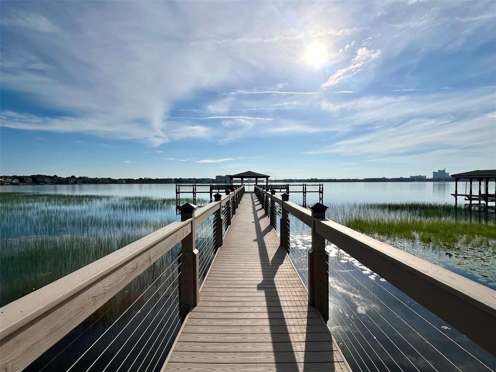 Exterior, Lake
