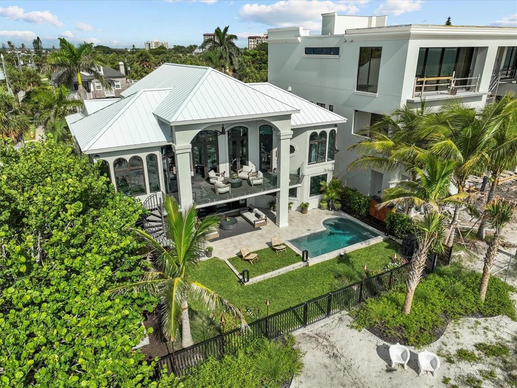 Exterior, Drone