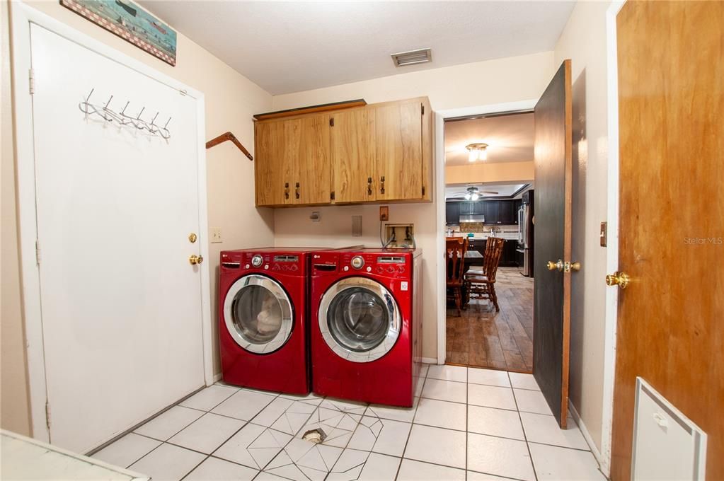 Interior, Washer, Wood Texture Flooring
