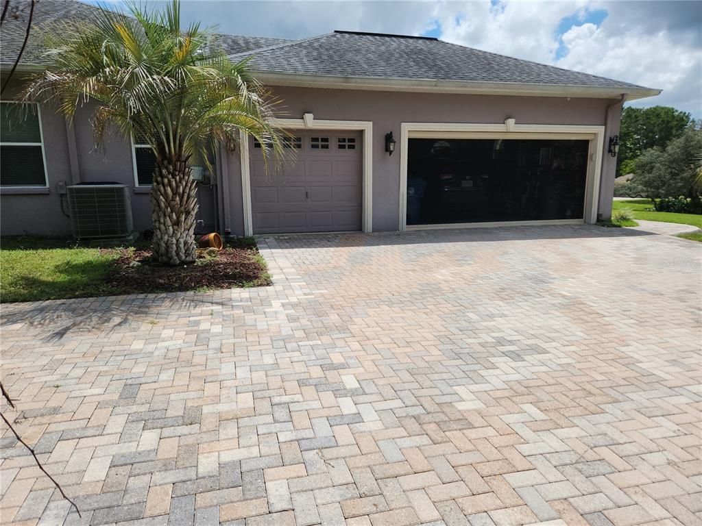 Attached, Exterior, Facade, Ranch