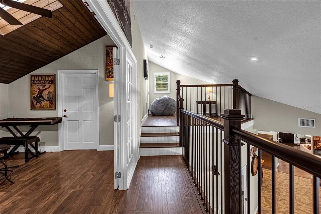 Interior, Recessed Lighting, Wood Texture Flooring