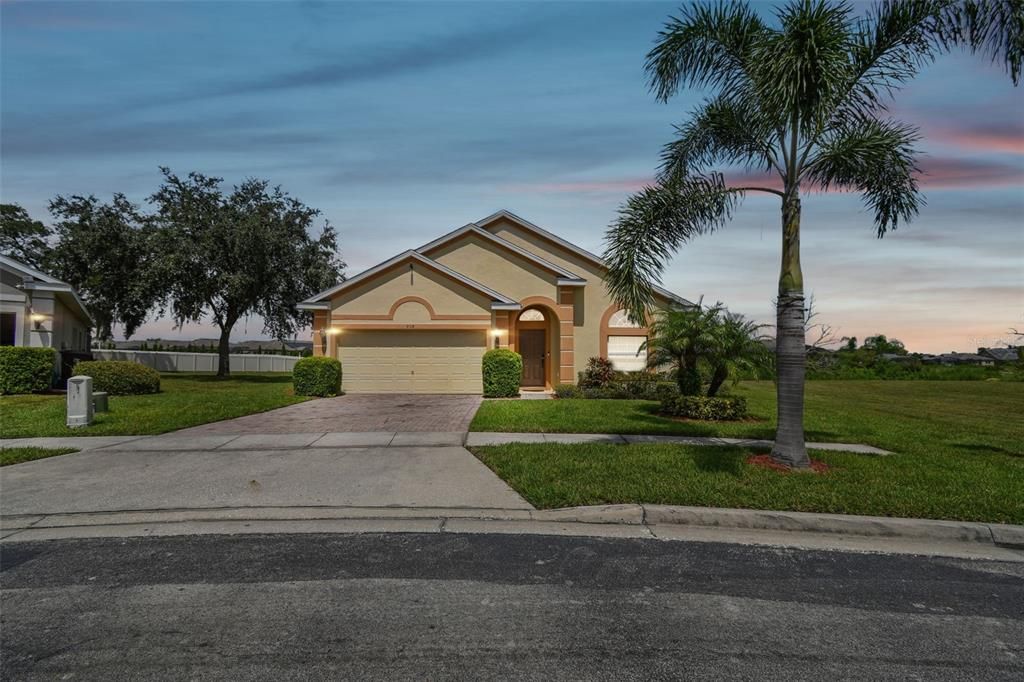 Attached, Exterior, Facade, Ranch