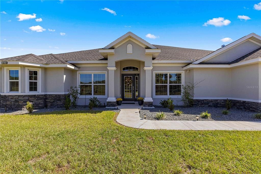 Exterior, Facade, Ranch