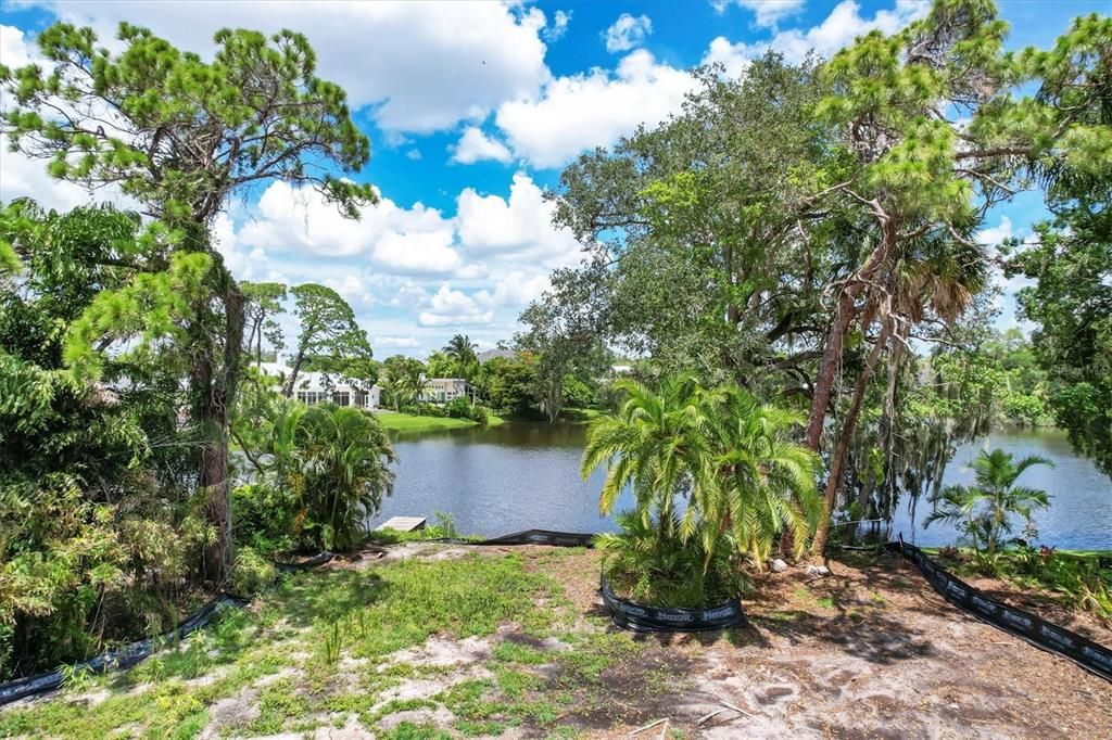 Exterior, Lake