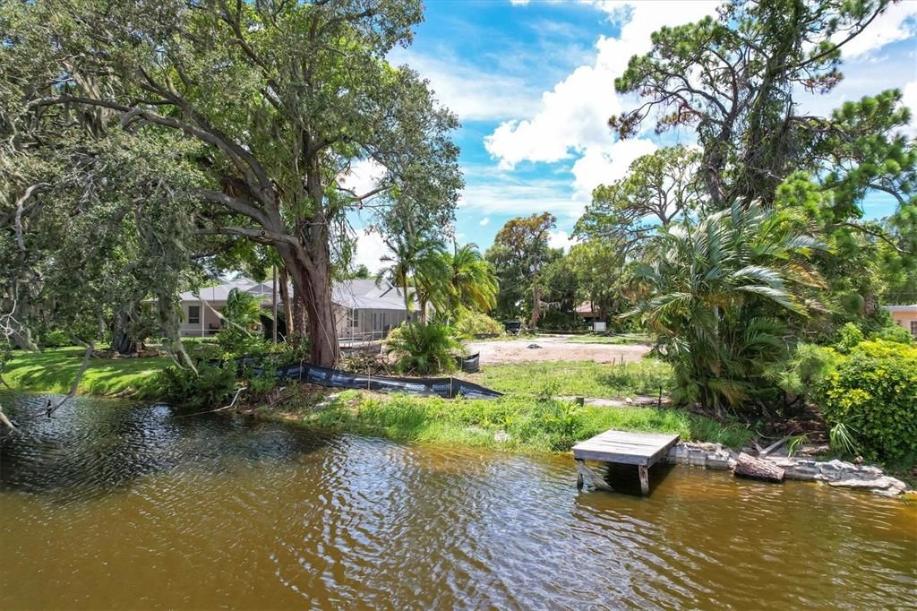 Exterior, Lake