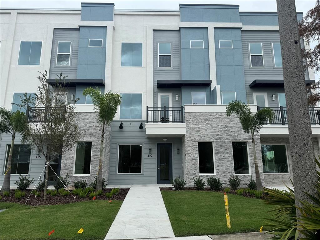 Exterior, Facade, Rowhouse