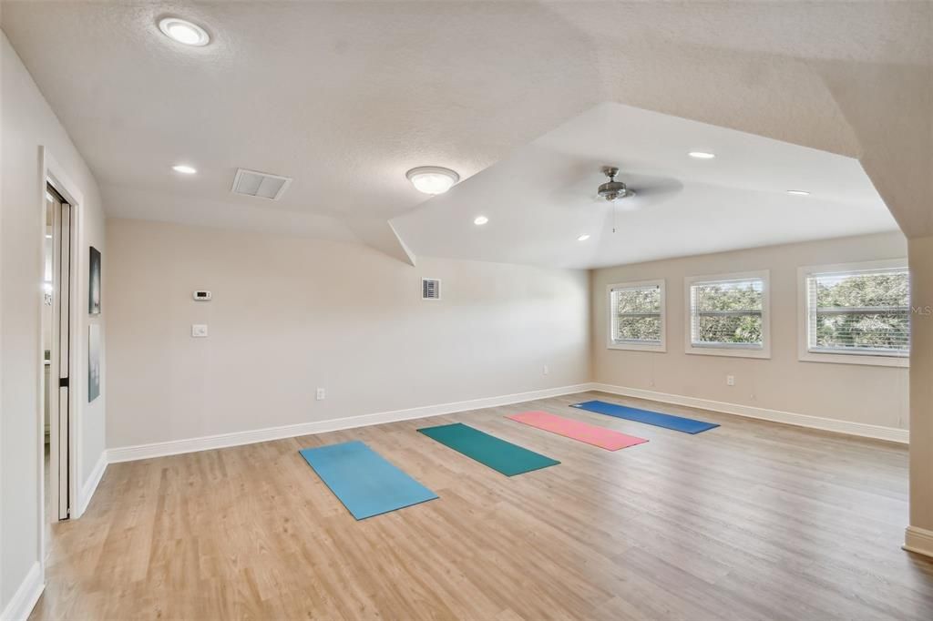 Interior, Recessed Lighting, Wood Texture Flooring