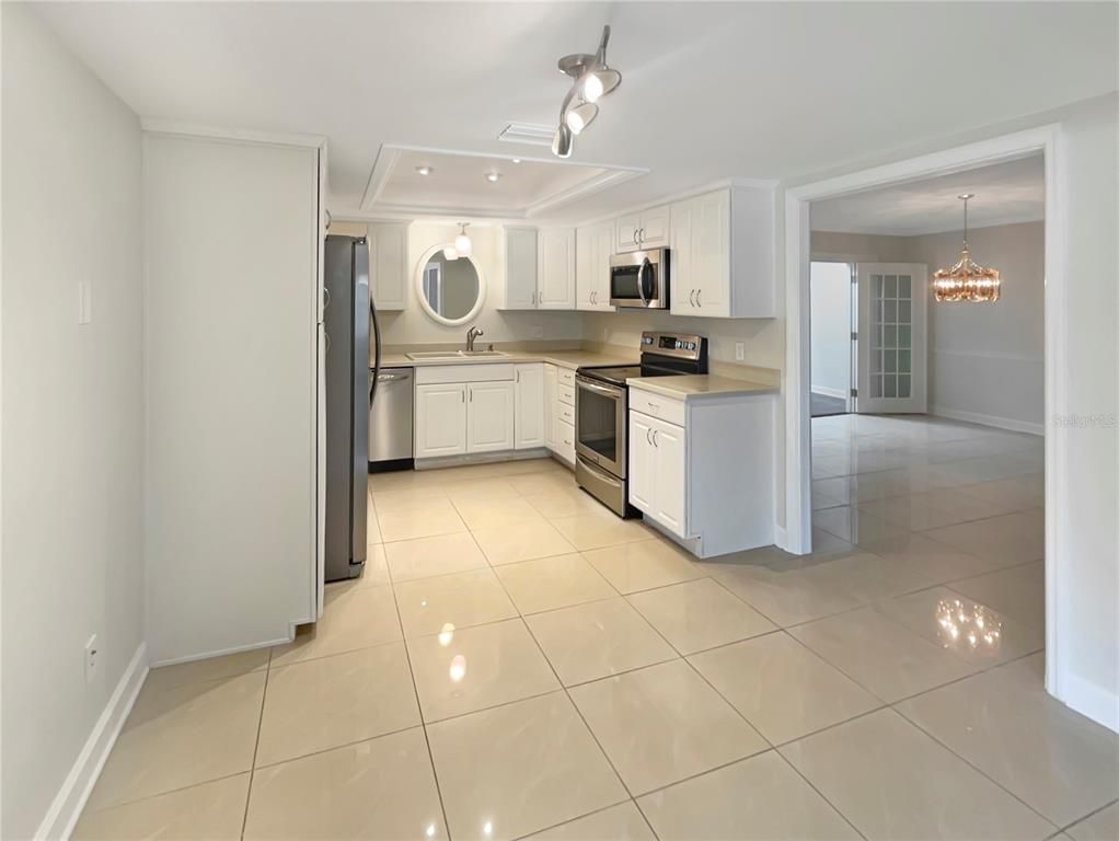 Chandelier, Interior, Kitchen, Recessed Lighting, Stainless Steel Appliances