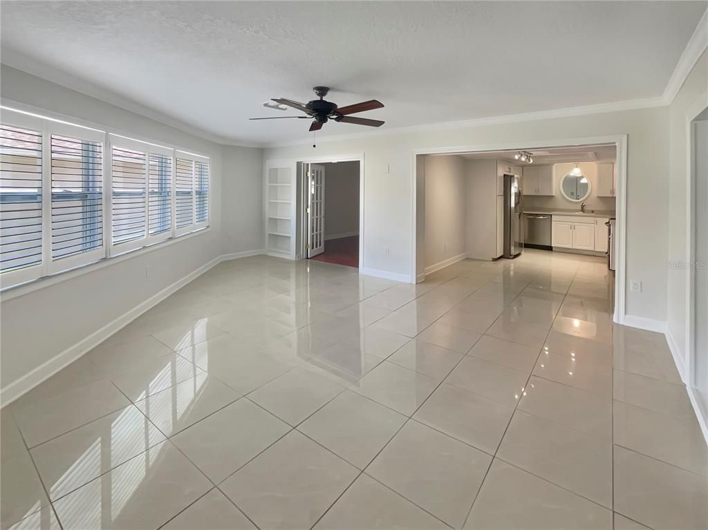 Empty room, Interior