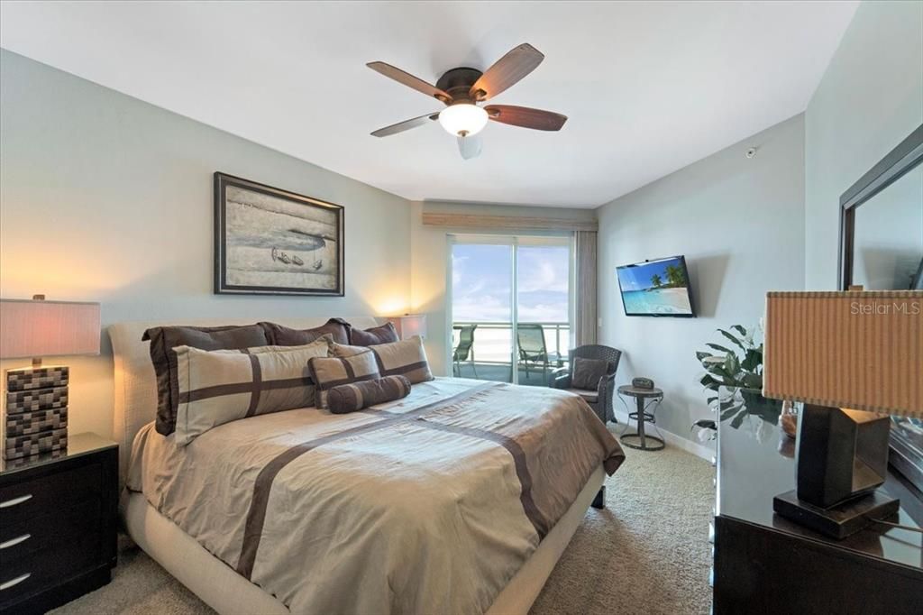 Bedroom, Interior, Water