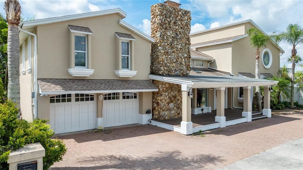 Attached, Exterior, Facade, Mediterranean