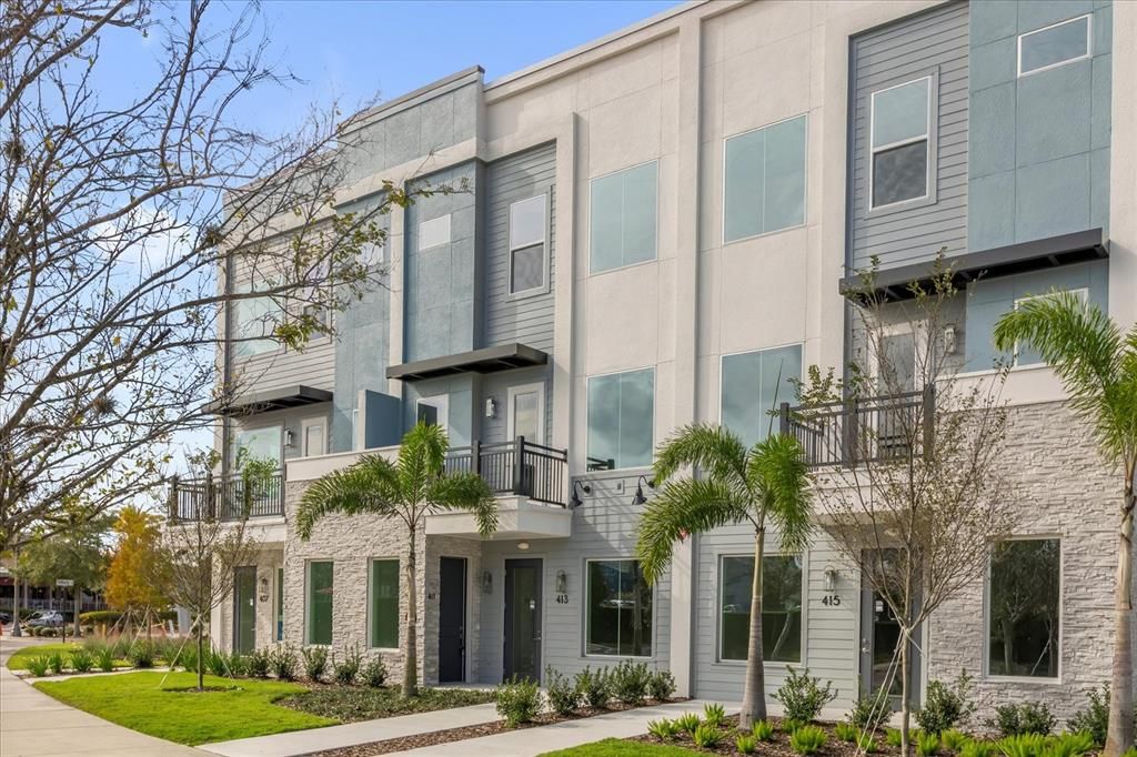 Exterior, Facade, Rowhouse