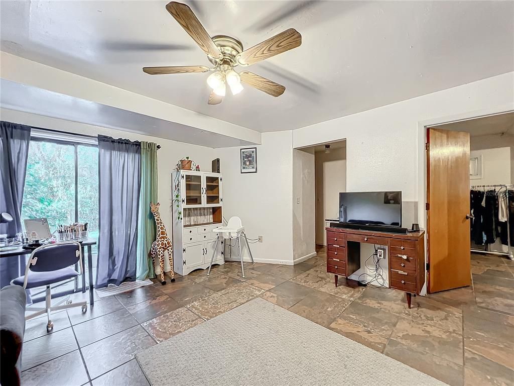 Home Office, Interior