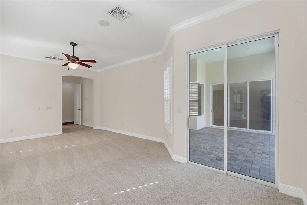 Empty room, Interior