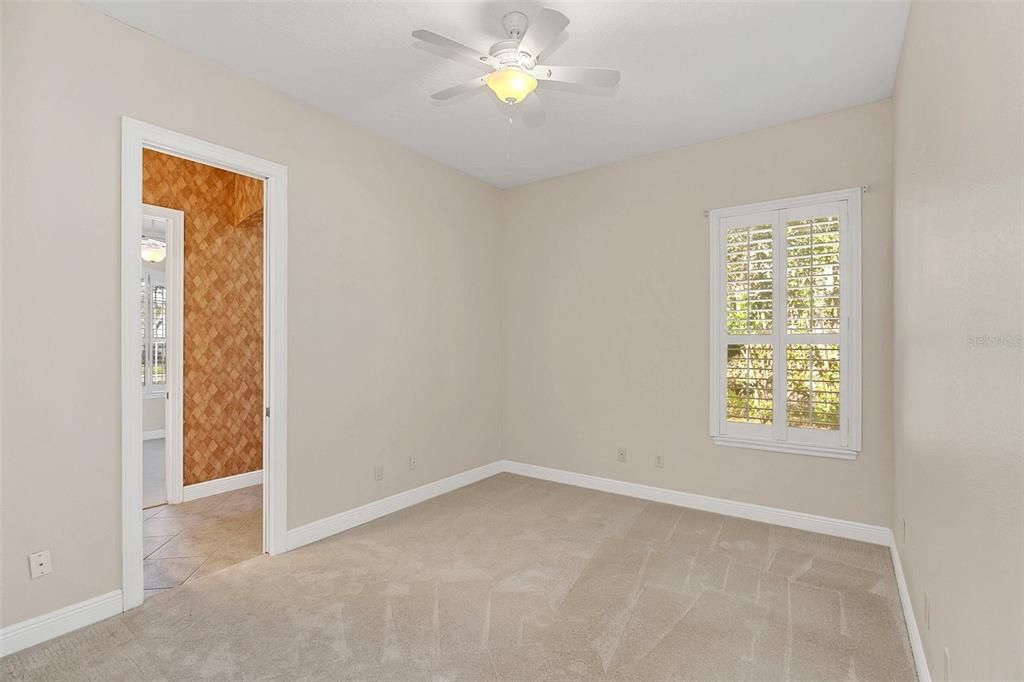 Empty room, Interior