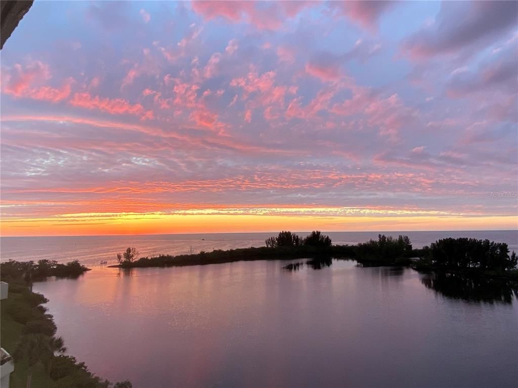 Exterior, Lake