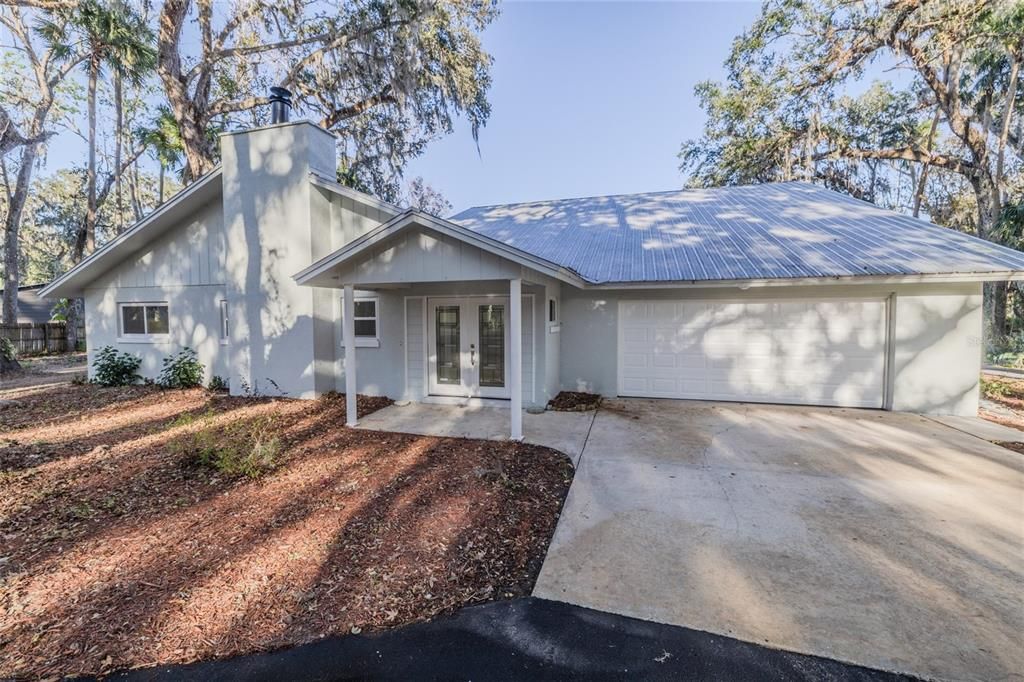 Attached, Exterior, Facade, Ranch